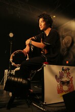 即興ソングを考える田中雅功。（撮影：埼玉泰史）