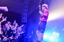 あきらかにあきら（B, Cho / THE ORAL CIGARETTES）（Photo by AZUSA TAKADA）