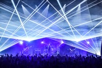 「ReI project coupling tour～Piggybacking Together～」東京・新木場STUDIO COAST公演のTHE ORAL CIGARETTESのライブの様子。（Photo by AZUSA TAKADA）