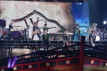 「和楽器バンド 大新年会2018横浜アリーナ ～明日への航海～」の様子。