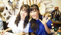 佐々木彩夏と高城れに。(c)テレビ朝日