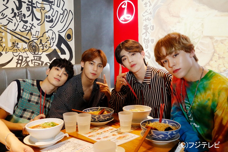 左からWONWOO、MINGYU、S.COUPS、VERNON。