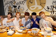 左からJOSHUA、JEONGHAN、DK、WOOZI、SEUNGKWAN。