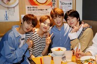 左からJUN、HOSHI、DINO、THE8。