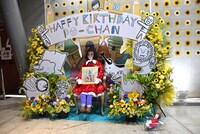 会場ロビーに飾られたぽーランド住民からのフラワーギフト。