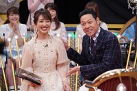 左から川田裕美、東野幸治。(c)日本テレビ