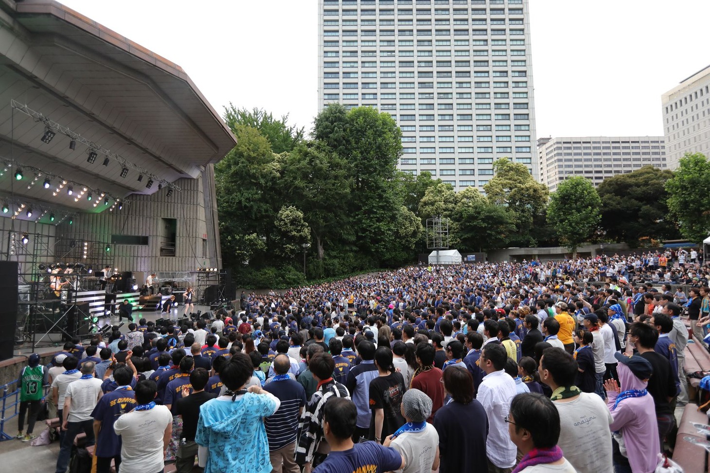 「May'n Hall Tour 2018『and You』～BE SUNNY!!!～」の様子。