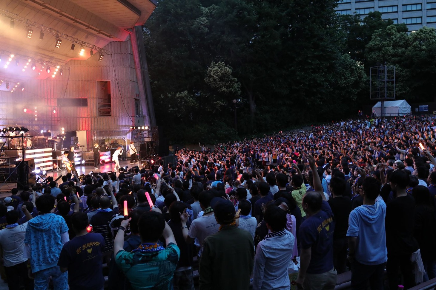 「May'n Hall Tour 2018『and You』～BE SUNNY!!!～」の様子。