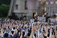 「May'n Hall Tour 2018『and You』～BE SUNNY!!!～」の様子。