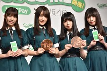左から小林由依、菅井友香、長濱ねる、渡辺梨加。