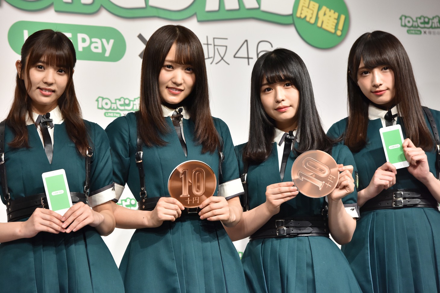 左から小林由依、菅井友香、長濱ねる、渡辺梨加。