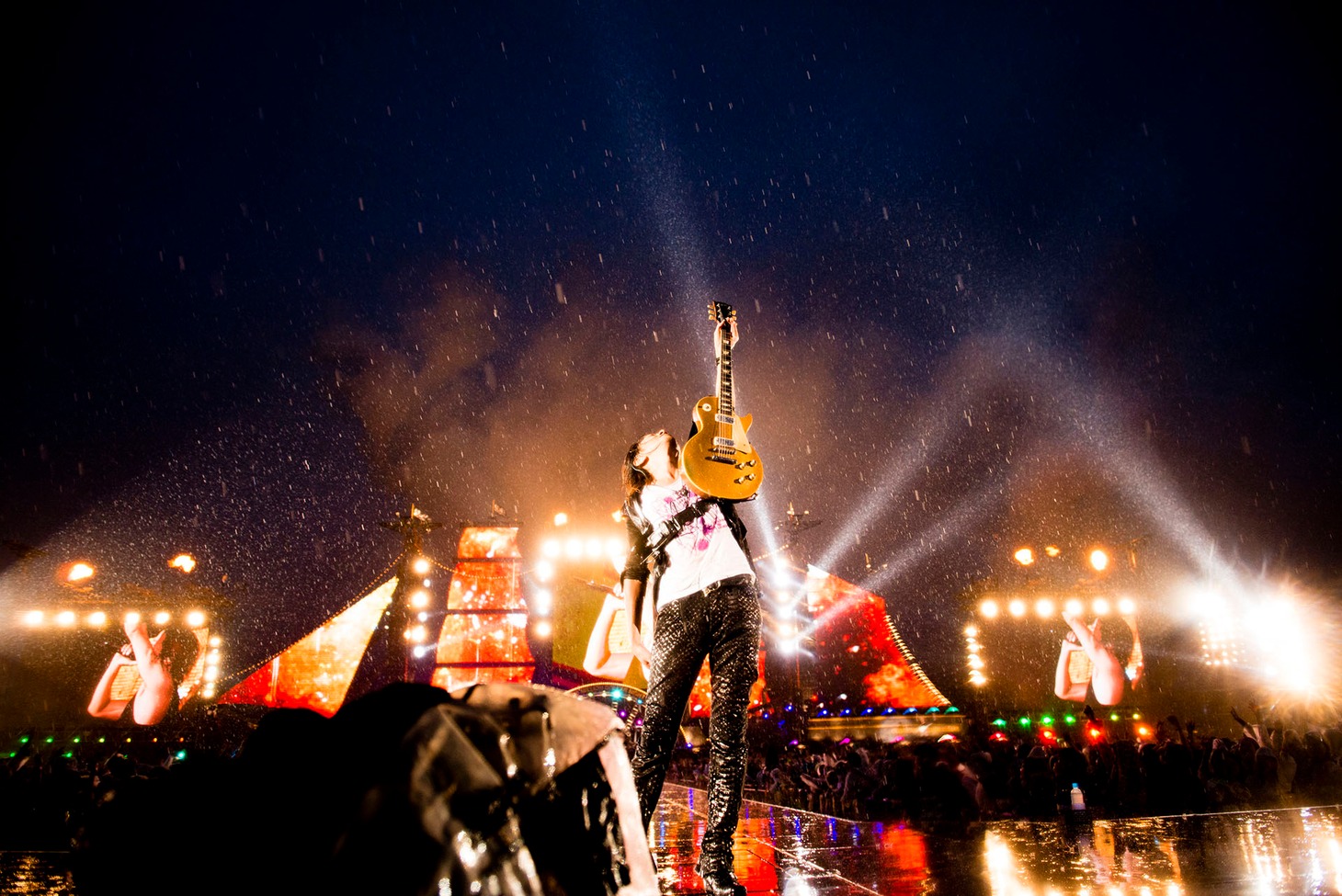 「GLAY SPECIAL LIVE 2013 in HAKODATE『GLORIOUS MILLION DOLLAR NIGHT VOL.1』」より。