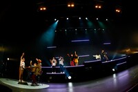 「PrizmaX Hall Tour Level 7 ～FUSION～」の様子。（撮影：笹森健一）