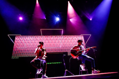 黒川ティムと森崎ウィンのセッションの様子。(撮影:笹森健一)