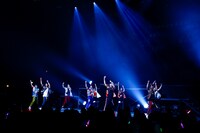 「PrizmaX Hall Tour Level 7 ～FUSION～」の様子。（撮影：笹森健一）