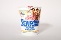 岩田剛典、黒木啓司、ELLYが起用された限定パッケージの「カップヌードル シーフードヌードル」。