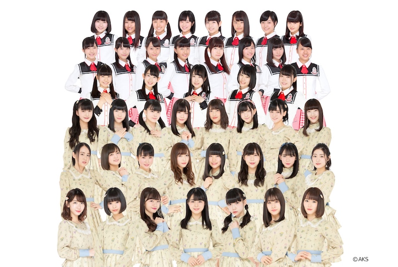 NGT48。下から3列目の左から3番目が角ゆりあ。