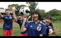 ロッカジャポニカ「踊ろっかジャポニカ ♪腹！筋！録！ ～サッカー編～」のワンシーン。