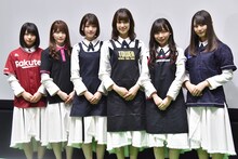 左から渡邉美穂、加藤史帆、佐々木美玲、佐々木久美、齊藤京子、小坂菜緒。
