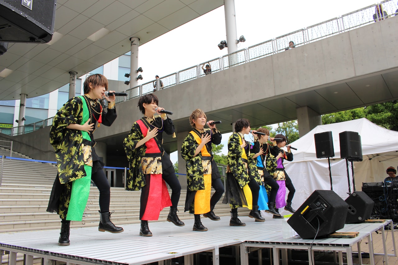 風男塾のフリーライブの様子。（写真提供：テイチクエンタテインメント）