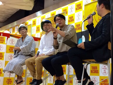 左から田村玄一(Pedal Steel, Steel Pan, Vo)、堀込高樹(G, Vo)、千ヶ崎学(B, Vo)、油納将志氏。
