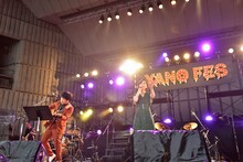 「レコード」でコラボレーションする堂島孝平（左）と坂本真綾（右）。