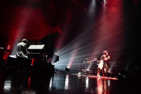 鬼束ちひろ「UNDER BABIES」Zepp Tokyo公演の様子。（撮影：橋本塁）