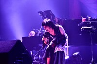 鬼束ちひろ「UNDER BABIES」Zepp Tokyo公演の様子。（撮影：橋本塁）