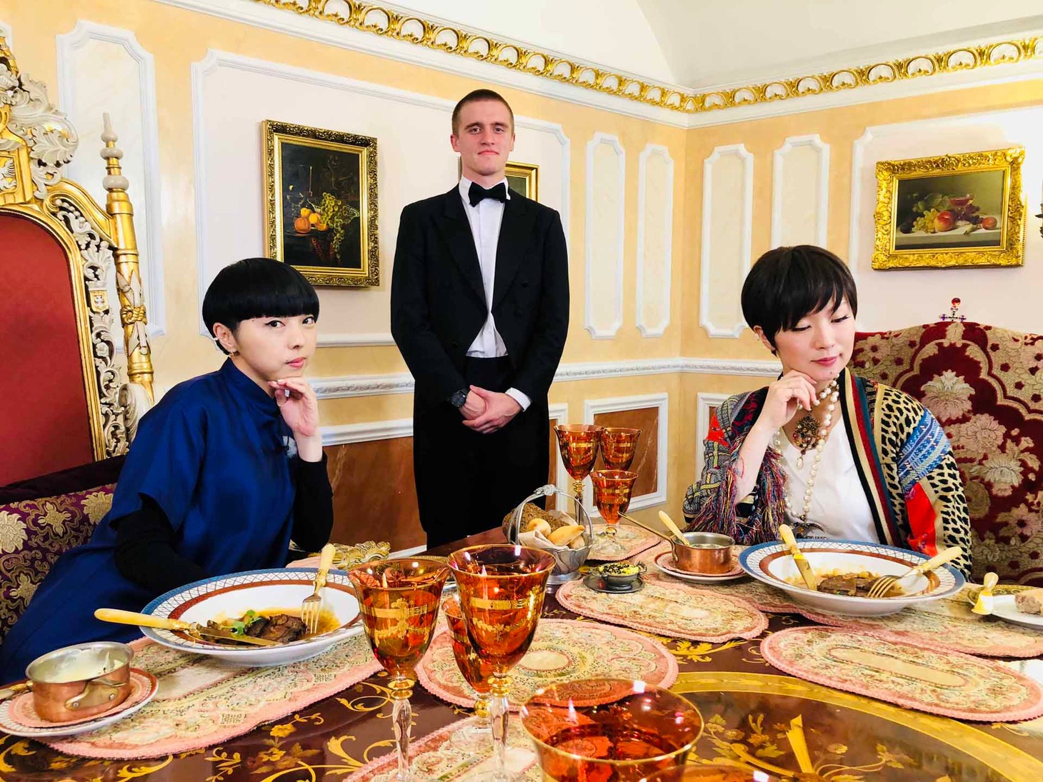 人気画像3位は「椎名林檎、MIKIKO、西加奈子のロシア旅」より、「猫にまた旅 ～椎名林檎・MIKIKO・西加奈子 ロシアを行く～」のワンシーン。（写真提供：NHK）