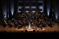 Aimer「Aimer special concert with スロヴァキア国立放送交響楽団“ARIA STRINGS”」の様子。（写真提供：SME Records）