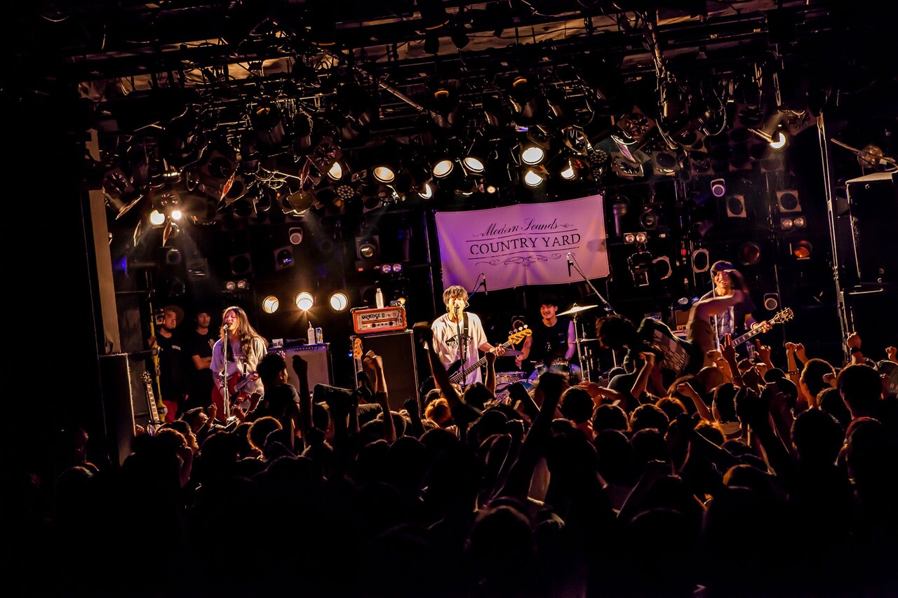 COUNTRY YARD「TOUR 2018 -10 YEARS MADE OUR NOW-」東京・渋谷CLUB QUATTRO公演の様子。（Photo by Takashi "TAKA" Konuma）