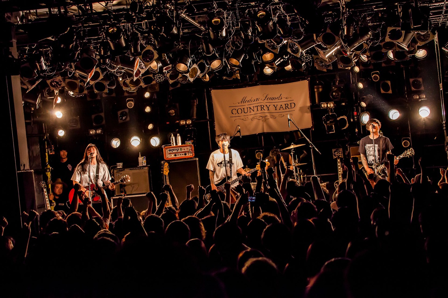 COUNTRY YARD「TOUR 2018 -10 YEARS MADE OUR NOW-」東京・渋谷CLUB QUATTRO公演の様子。（Photo by Takashi "TAKA" Konuma）
