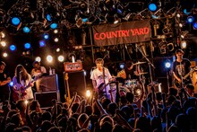 COUNTRY YARD「TOUR 2018 -10 YEARS MADE OUR NOW-」東京・渋谷CLUB QUATTRO公演の様子。（Photo by Takashi "TAKA" Konuma）