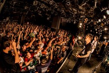 COUNTRY YARD「TOUR 2018 -10 YEARS MADE OUR NOW-」東京・渋谷CLUB QUATTRO公演の様子。（Photo by Takashi "TAKA" Konuma）