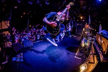 COUNTRY YARD「TOUR 2018 -10 YEARS MADE OUR NOW-」東京・渋谷CLUB QUATTRO公演の様子。（Photo by Takashi "TAKA" Konuma）