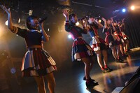 桜エビ～ずの13thワンマンライブより第2部「6月の花火」の様子。