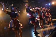 桜エビ～ずの13thワンマンライブより第2部「6月の花火」の様子。