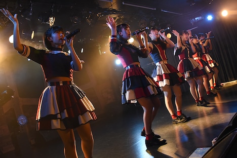 桜エビ～ずの13thワンマンライブより第2部「6月の花火」の様子。