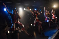 桜エビ～ずの13thワンマンライブより第2部「6月の花火」の様子。
