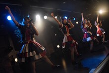 桜エビ～ずの13thワンマンライブより第2部「6月の花火」の様子。