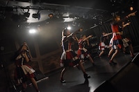 桜エビ～ずの13thワンマンライブより第2部「6月の花火」の様子。