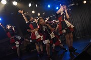桜エビ～ずの13thワンマンライブより第2部「6月の花火」の様子。