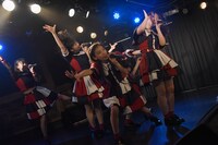 桜エビ～ずの13thワンマンライブより第2部「6月の花火」の様子。