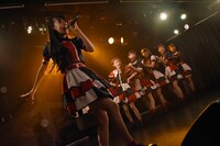桜エビ～ずの13thワンマンライブより第2部「6月の花火」の様子。