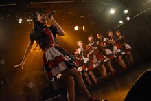 桜エビ～ずの13thワンマンライブより第2部「6月の花火」の様子。