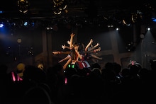 桜エビ～ずの13thワンマンライブより第2部「6月の花火」の様子。