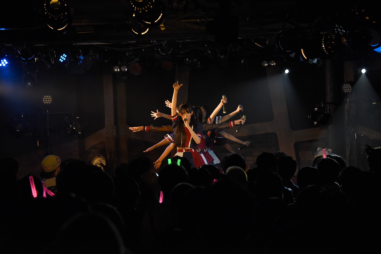 桜エビ～ずの13thワンマンライブより第2部「6月の花火」の様子。