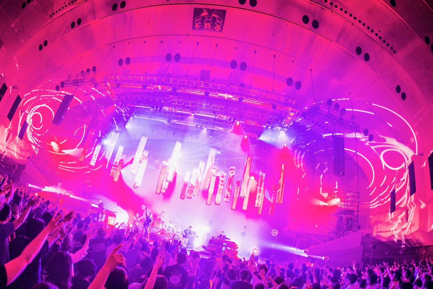 「LIVE SPECIAL Suchmos "YOU'VE GOT THE WORLD TOUR" FINAL」より。（Photo by Shohei Maekawa）