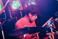 AKIRA（Dr / Attractions）（撮影：竹本みずき）