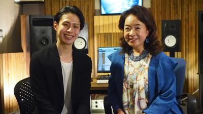 左から林部智史、阿木燿子。